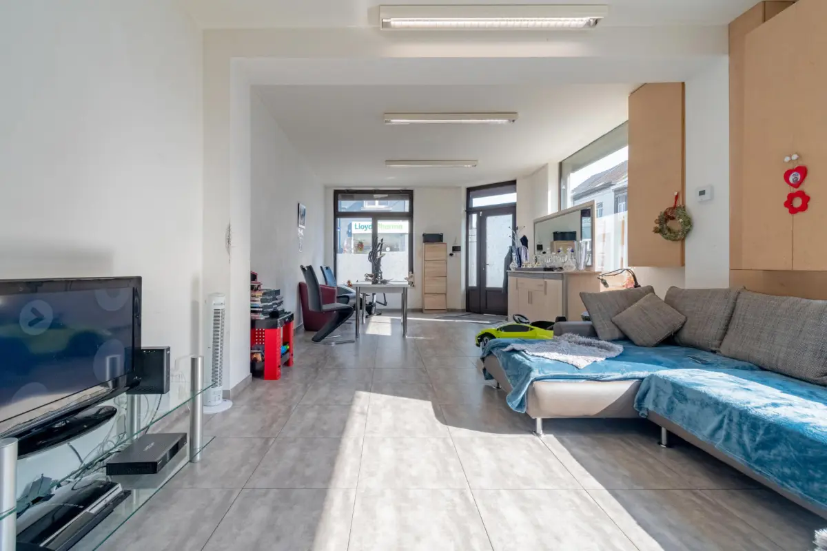 Immeuble mixte à vendre à Courcelles 6180 275000.00€ 3 chambres 285.00m² - annonce 3486