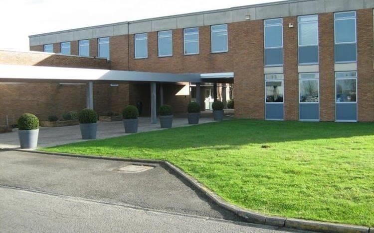 Commerce à louer à Seneffe 7180 3600.00€  chambres 300.00m² - annonce 23444