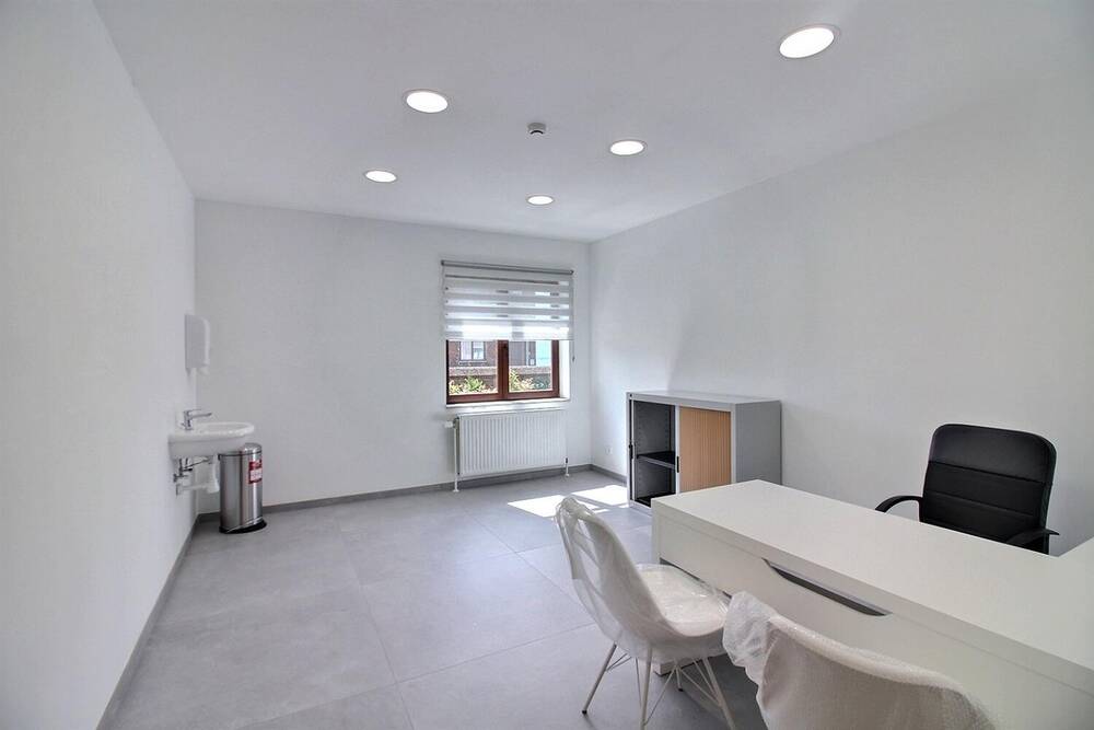 Commerce à louer à Jumet 6040 140.00€ chambres 31.00m² - annonce 33259