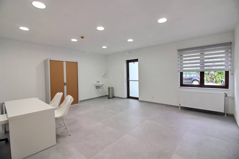 Commerce à louer à Jumet 6040 700.00€ chambres 18.00m² - annonce 38279