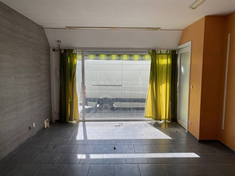 Commerce à louer à Mont-sur-Marchienne 6032 600.00€  chambres 55.00m² - annonce 52755