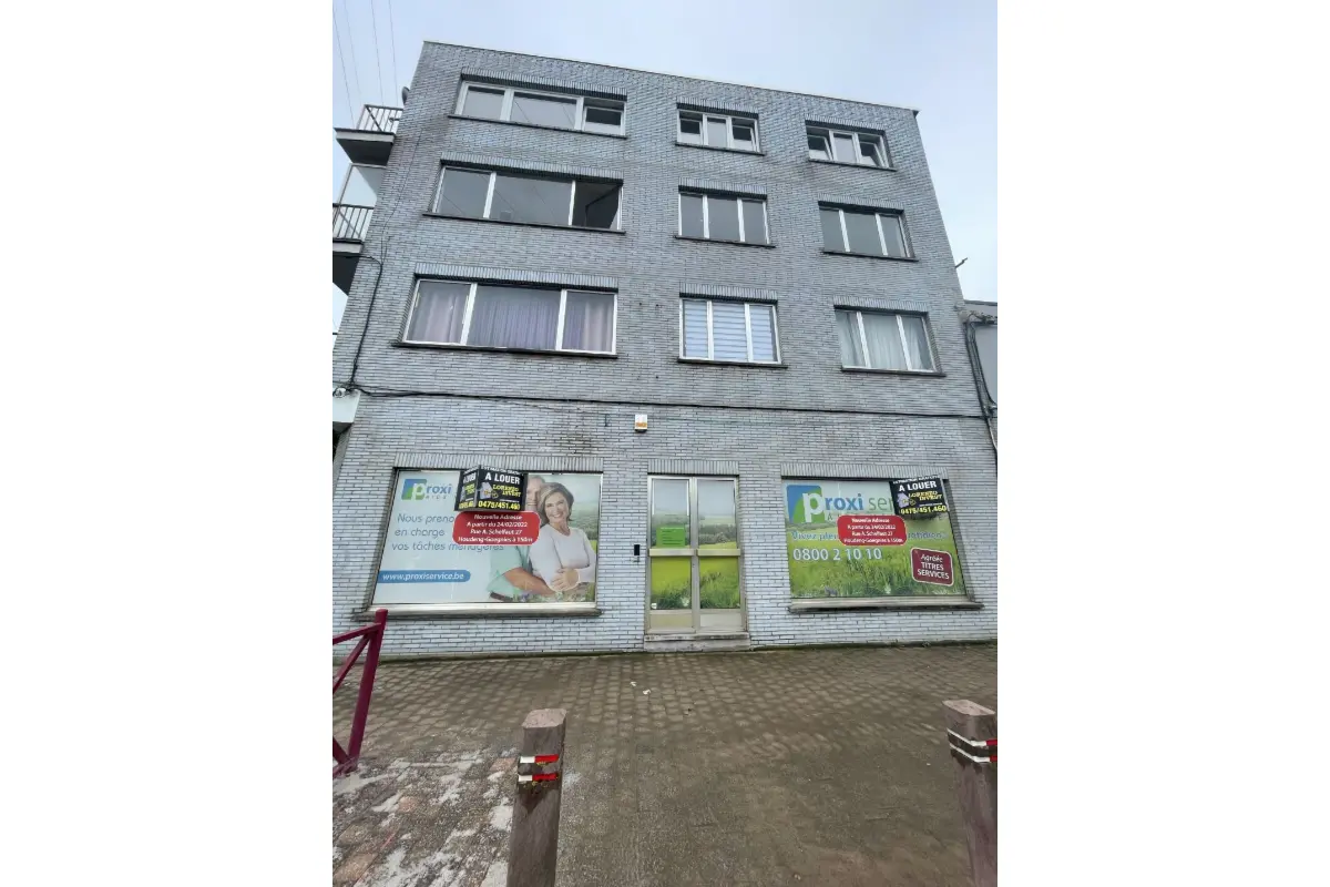 Commerce à louer à La Louvière 7100 990.00€ 0 chambres m² - annonce 80654