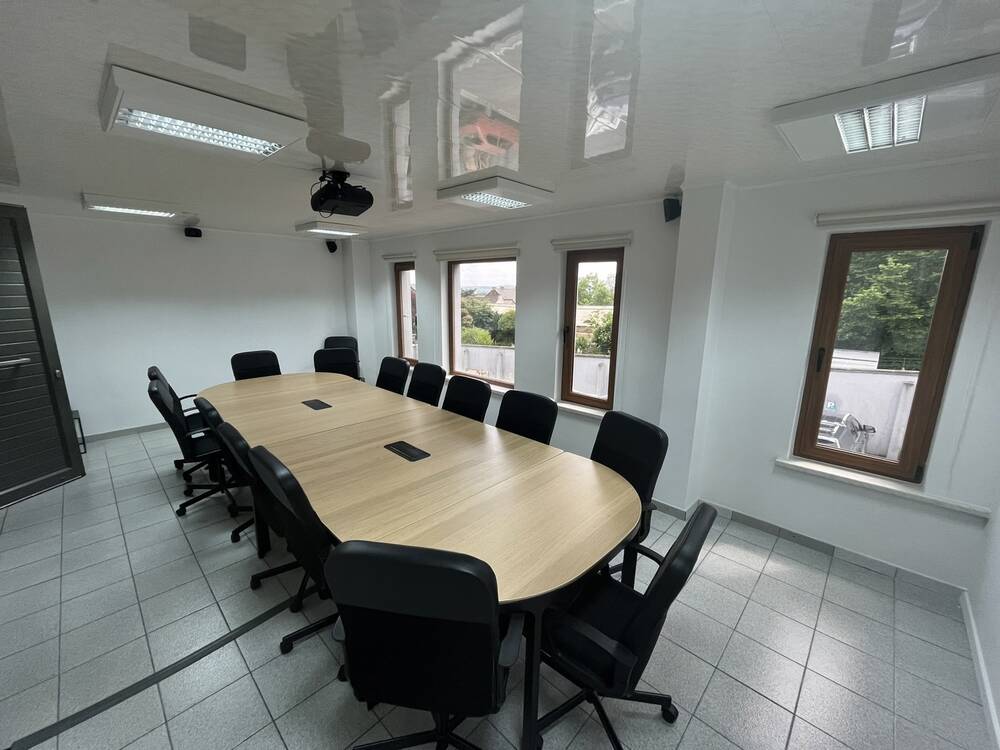 Commerce à louer à Jumet 6040 400.00€ chambres 17.00m² - annonce 97151