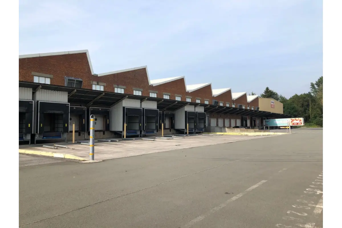 Commerce à louer à Pommeroeul 7322 18836.00€  chambres 6458.00m² - annonce 138123