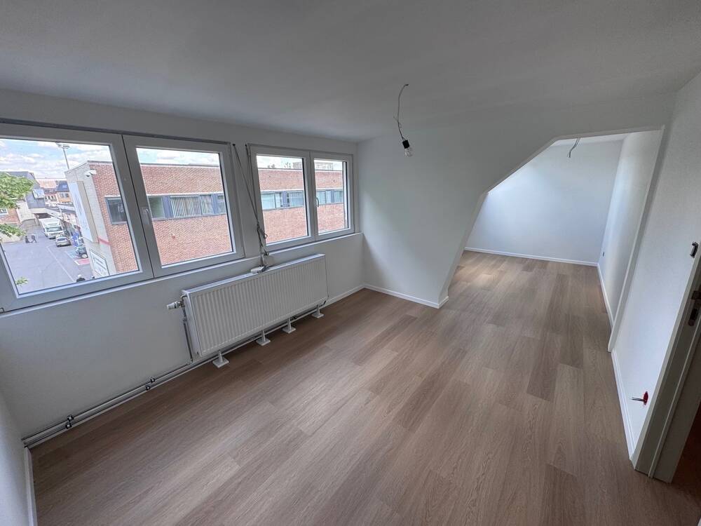Appartement à louer à Gilly 6060 475.00€ 8 chambres 360.00m² - annonce 505482