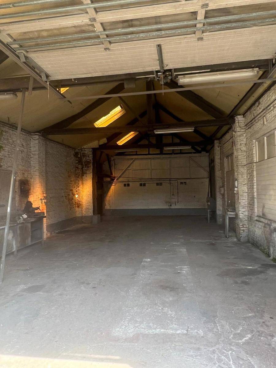 Commerce à louer à Fontaine-l'Evêque 6140 800.00€ chambres 105.00m² - annonce 204382
