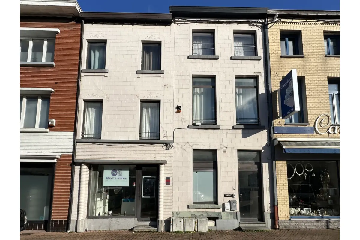 Immeuble de rapport - Immeuble à appartement à  à Châtelet 6200 269000.00€ 6 chambres 250.00m² - annonce 242795