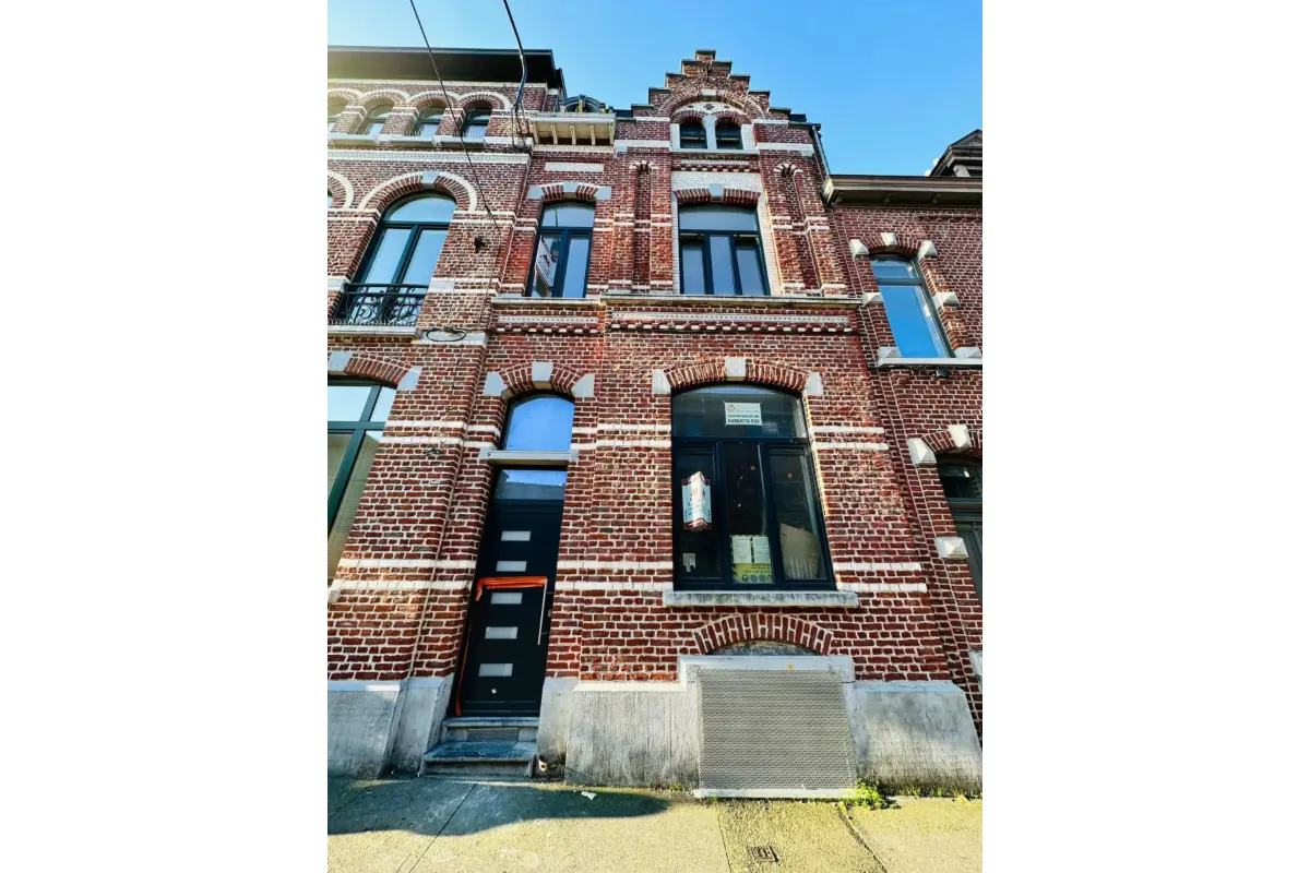 Commerce à  à Charleroi 6000 1950.00€  chambres 192.00m² - annonce 259247