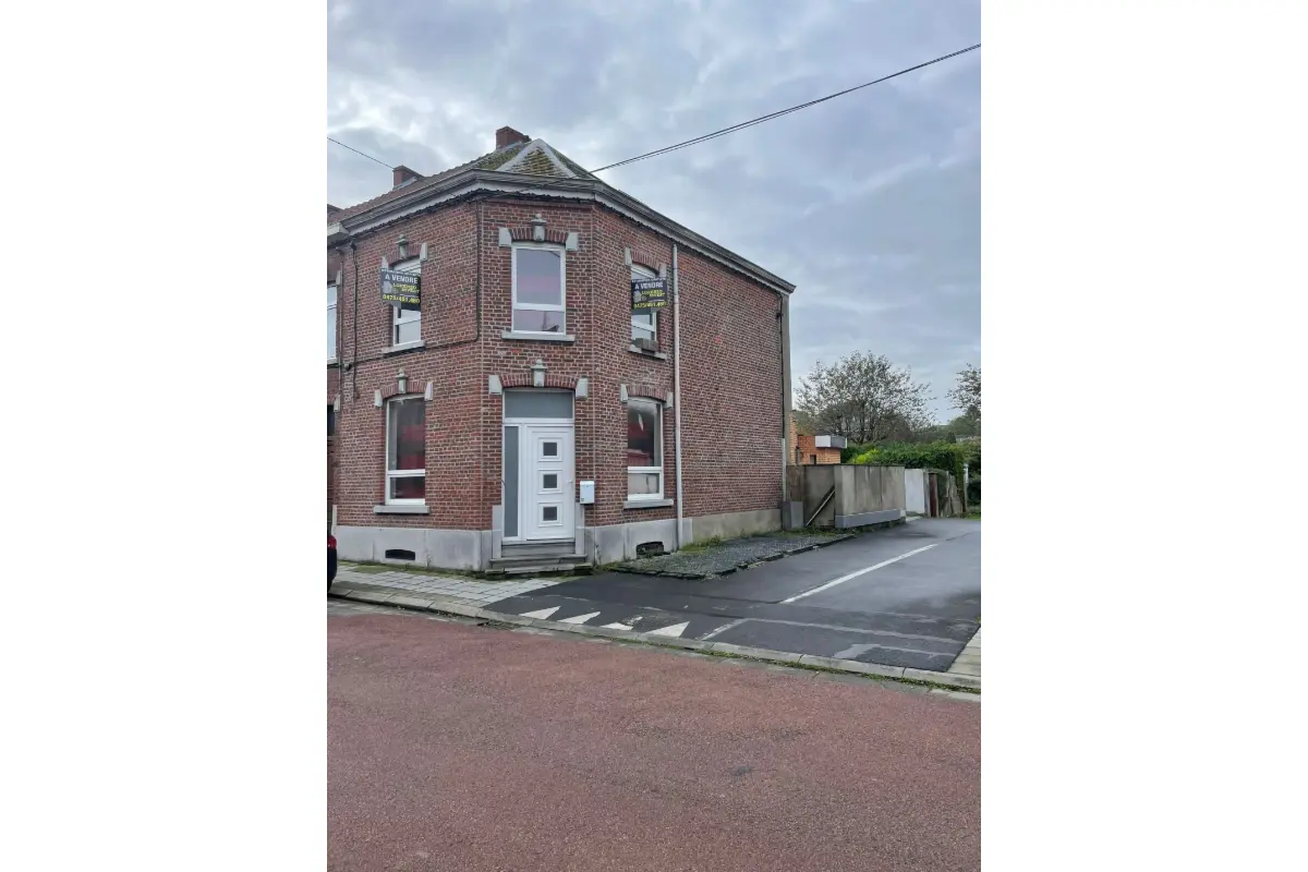 Maison à vendre à Houdeng-Goegnies 7110 189000.00€ 4 chambres 128.00m² - annonce 311836