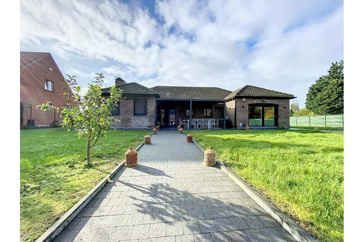 Maison à vendre à Froyennes 7503 625000.00€ 4 chambres 223.00m² - annonce 323976