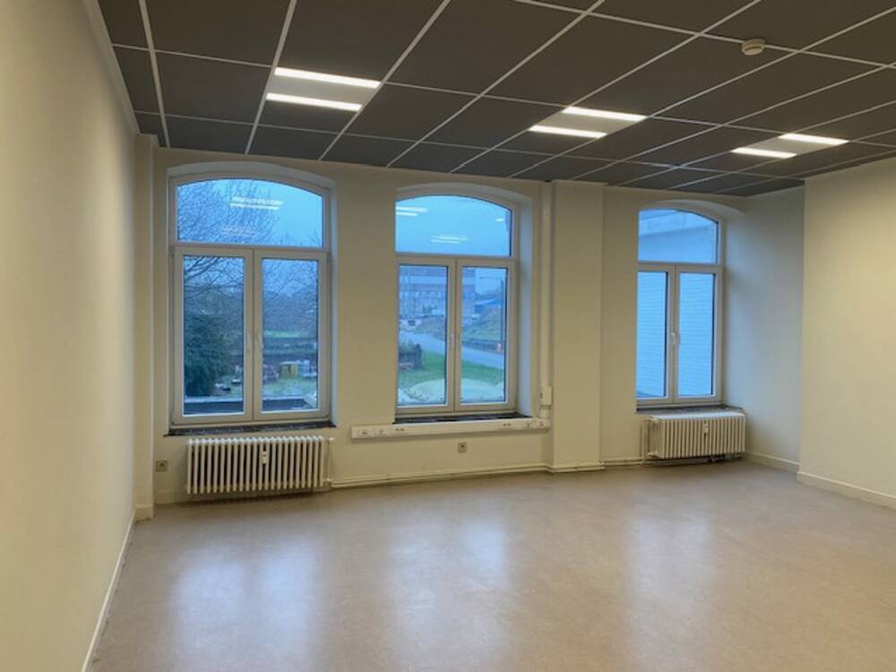 Commerce à à Auvelais 5060 675.00€ chambres 100.00m² - annonce 336200