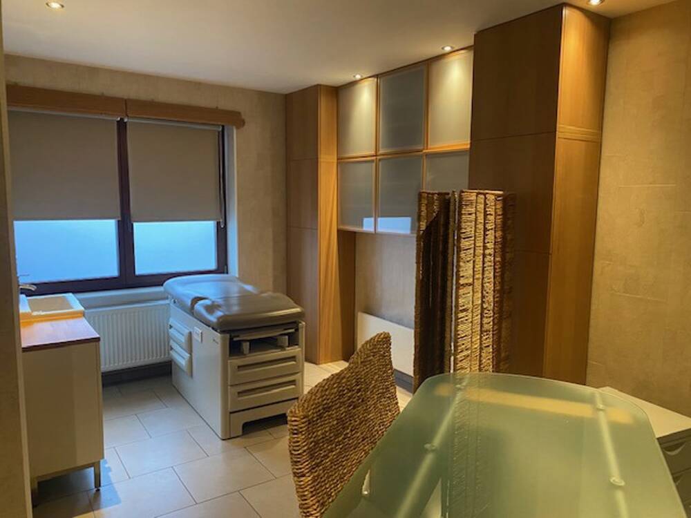 Commerce à à Velaine-sur-Sambre 5060 600.00€ chambres 20.00m² - annonce 339512