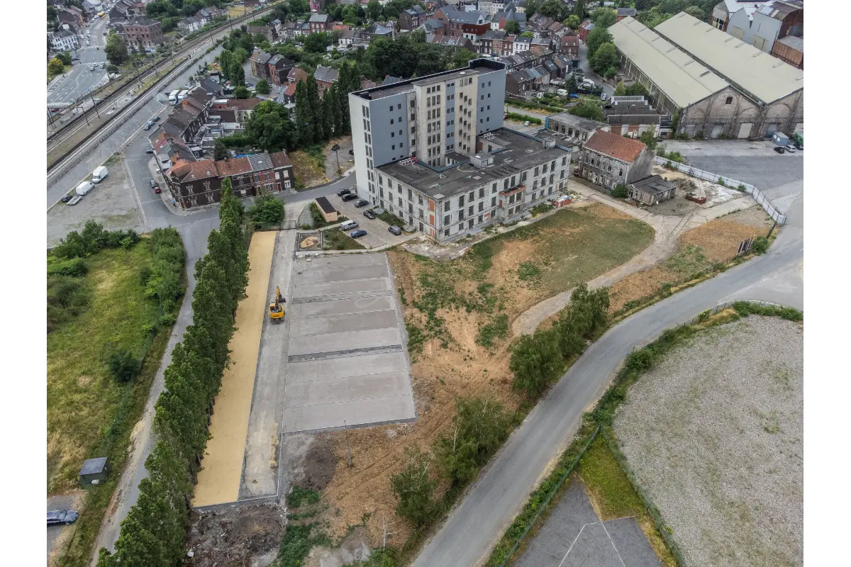 Immeuble mixte à vendre à Couillet 6010 8900000.00€ 100 chambres 5000.00m² - annonce 349189