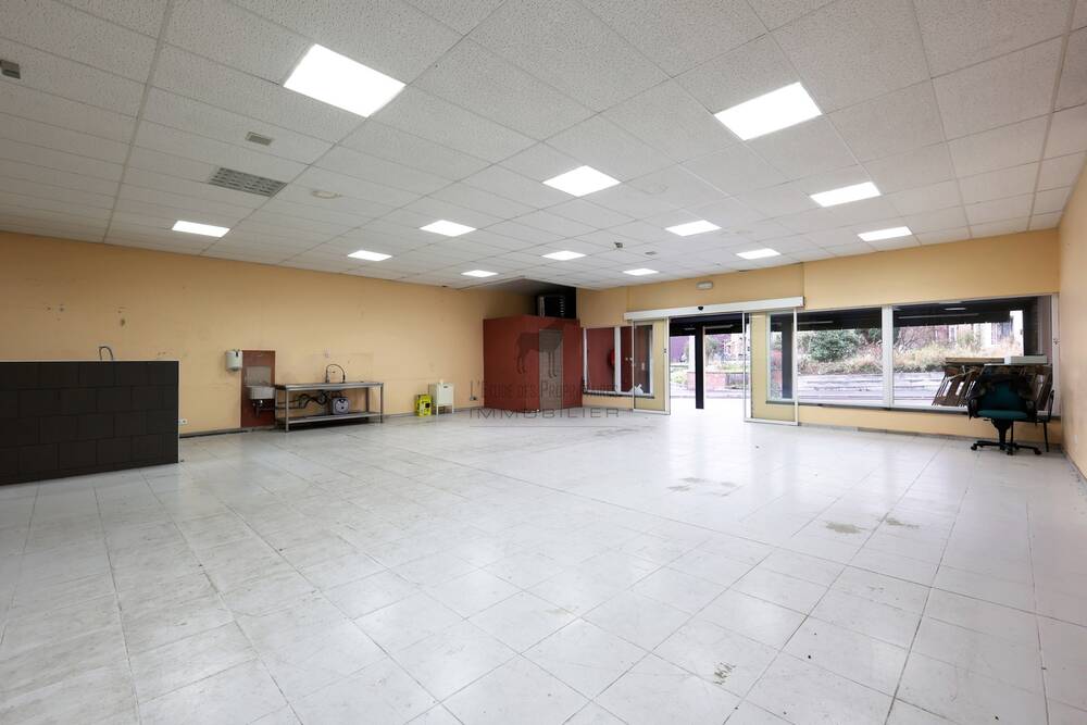 Commerce à à Monceau-sur-Sambre 6031 1200.00€ chambres 250.00m² - annonce 381236