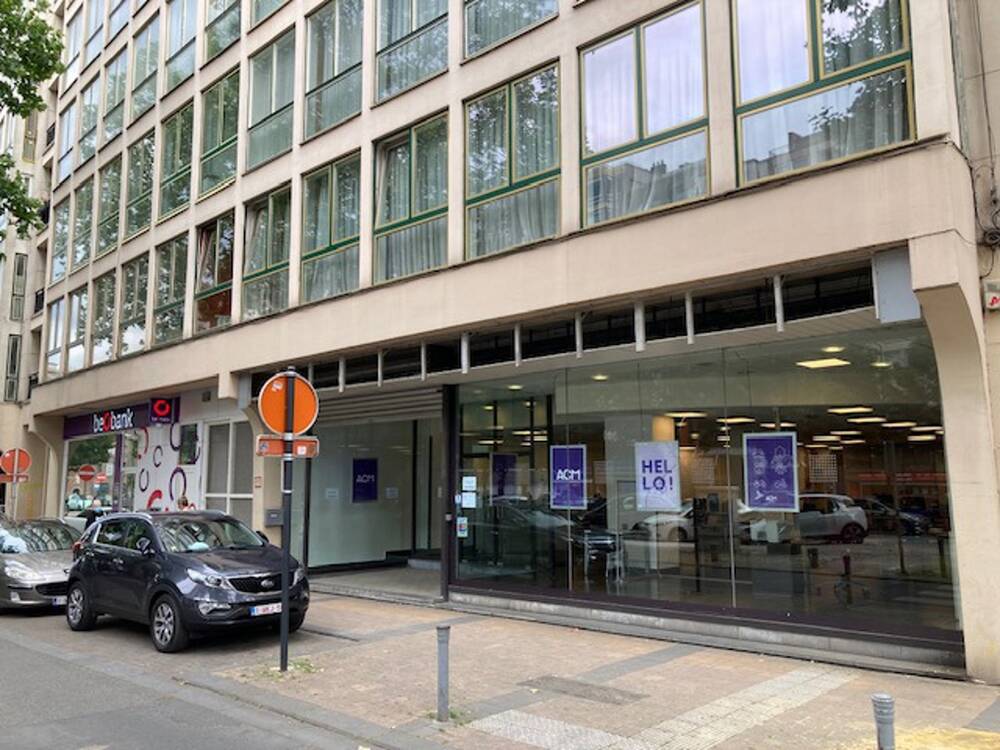 Commerce à louer à Charleroi 6000 5600.00€ chambres 530.00m² - annonce 389566