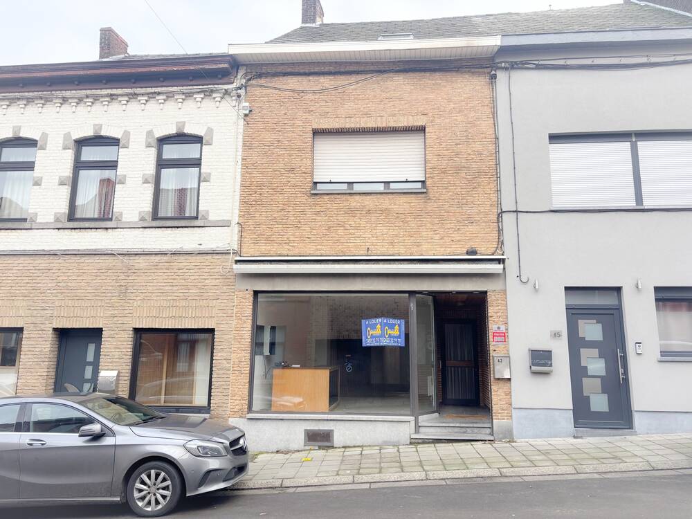 Commerce à à Strépy-Bracquegnies 7110 900.00€ chambres 39.00m² - annonce 396156