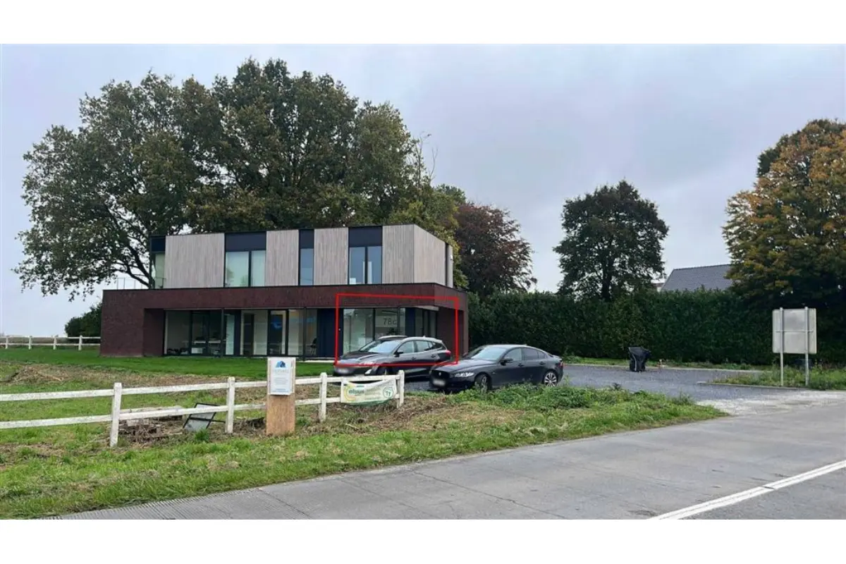 Commerce à louer à Mourcourt 7543 450.00€  chambres 15.60m² - annonce 396397