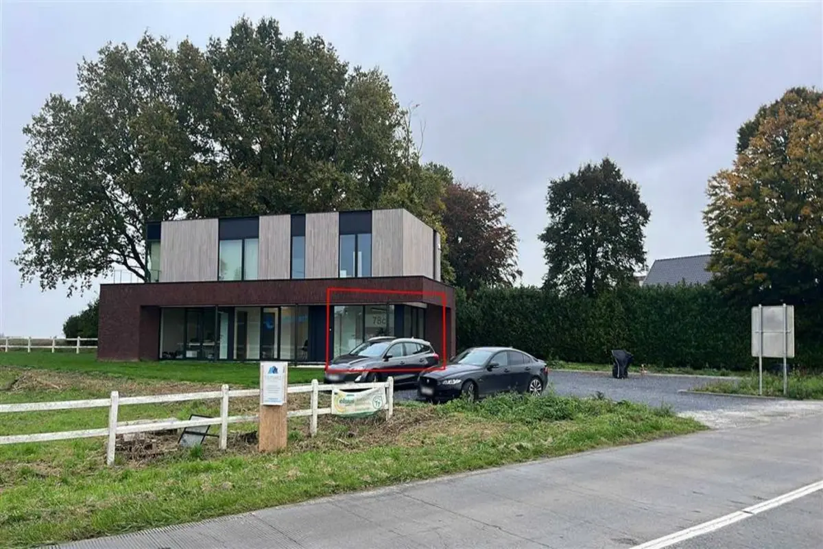 Commerce à louer à Mourcourt 7543 450.00€  chambres 15.60m² - annonce 396397