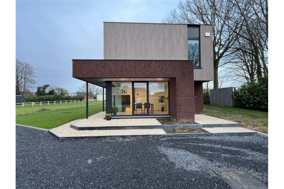 Commerce à louer à Mourcourt 7543 450.00€  chambres 15.60m² - annonce 396397