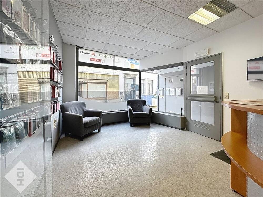 Commerce à louer à Leuze-en-Hainaut 7900 550.00€ chambres m² - annonce 448369