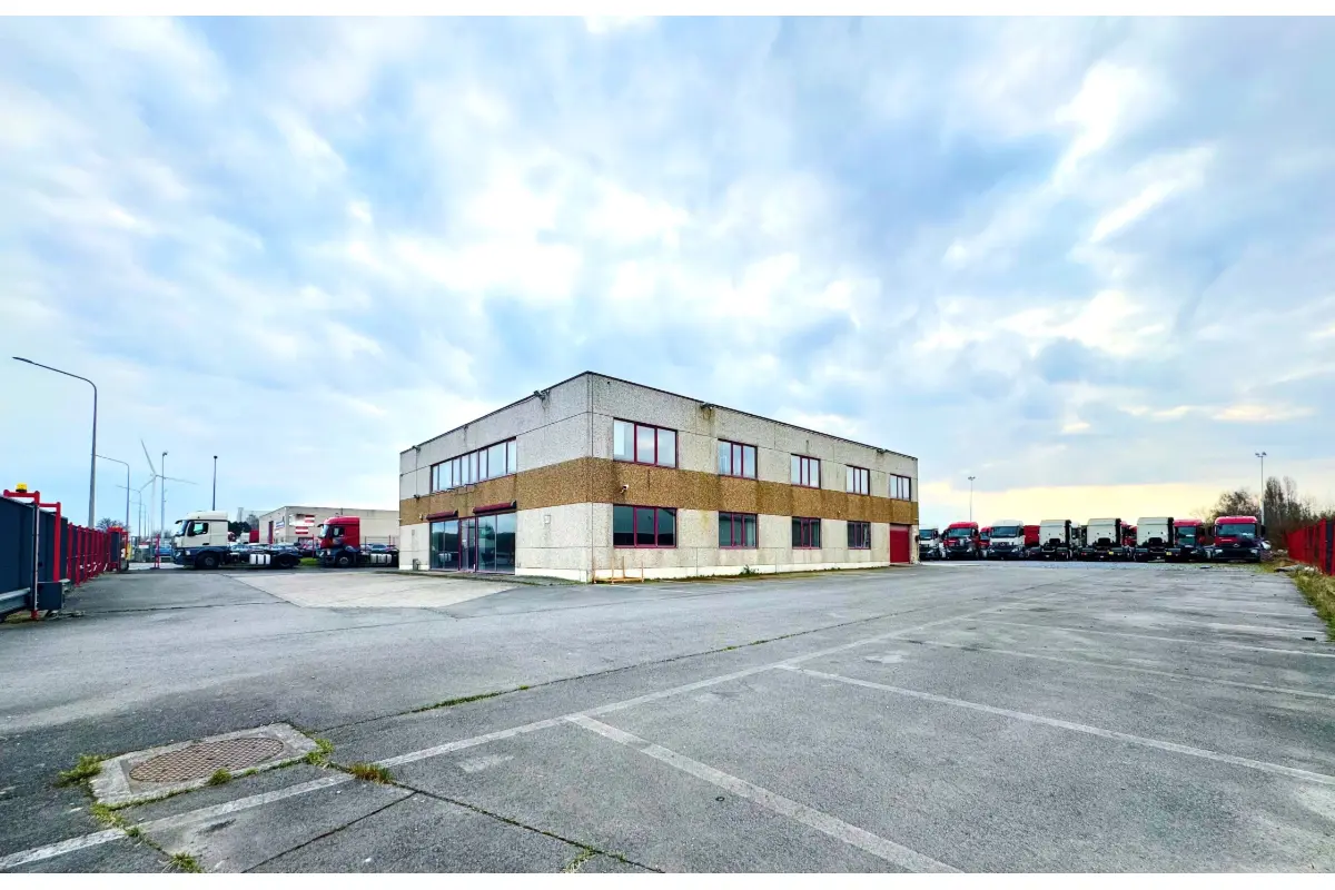 Commerce à  à Leuze-en-Hainaut 7900 4000.00€  chambres 980.00m² - annonce 425397