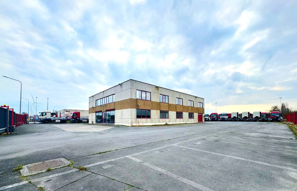 Commerce à louer à Leuze-en-Hainaut 7900 4000.00€ chambres 980.00m² - annonce 425397