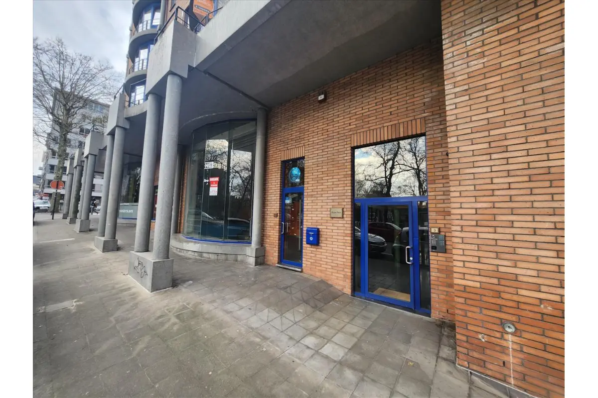 Commerce à vendre à Charleroi 6000 150000.00€  chambres m² - annonce 427183