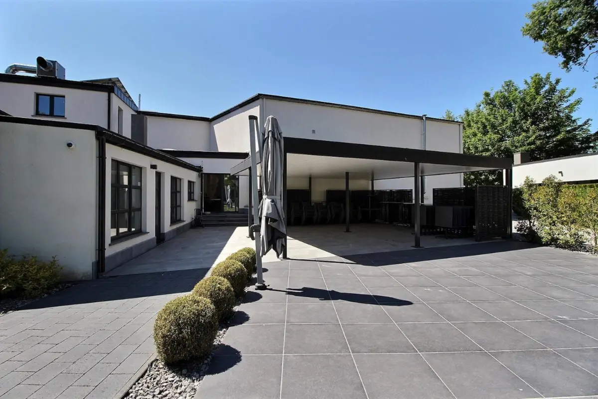 Commerce à vendre à Montigny-le-Tilleul 6110 1150000.00€  chambres 265.00m² - annonce 435755