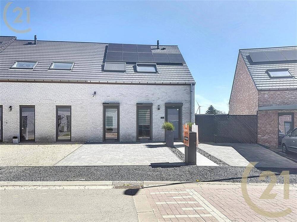 Villa à vendre à Leuze-en-Hainaut 7900 315000.00€ 3 chambres 116.00m² - annonce 440559