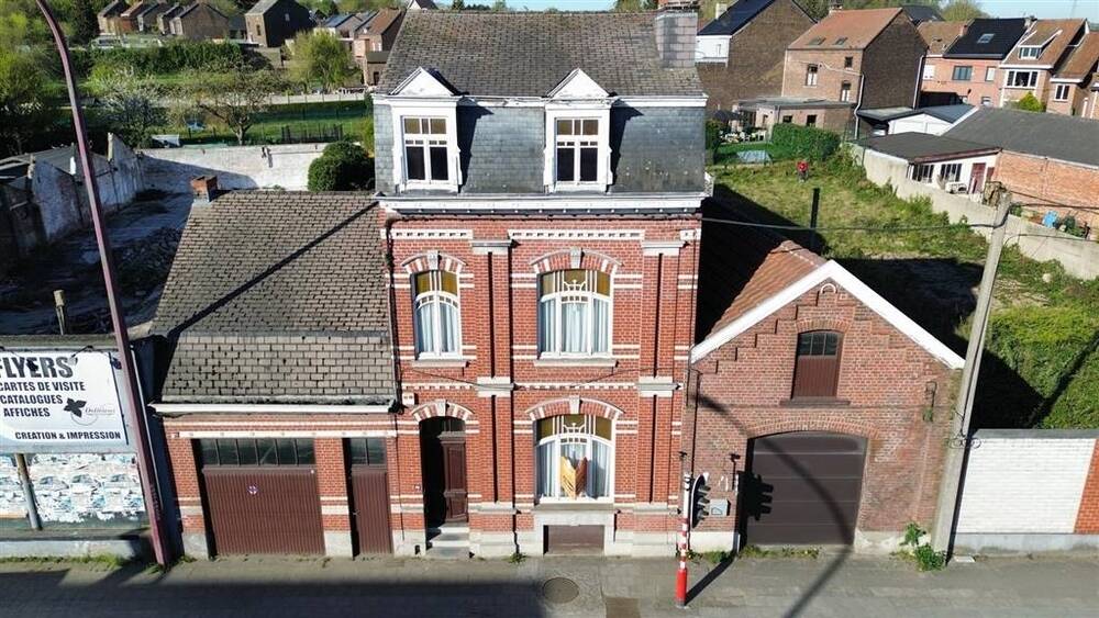 Maison à vendre à Couillet 6010 305000.00€ 6 chambres 208.00m² - annonce 446349