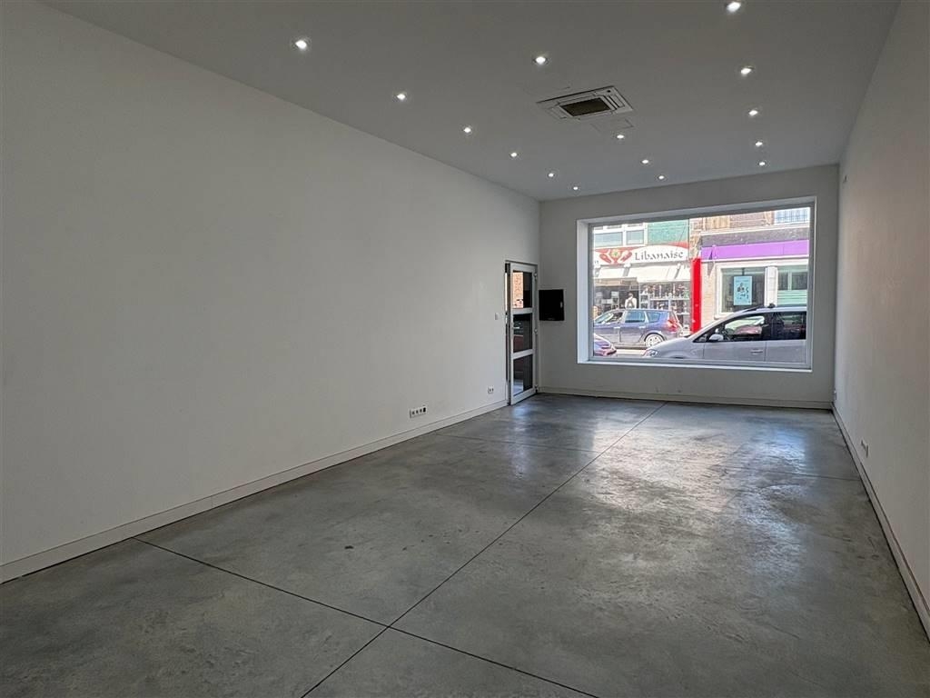 Commerce à louer à Gilly 6060 700.00€ chambres m² - annonce 456327