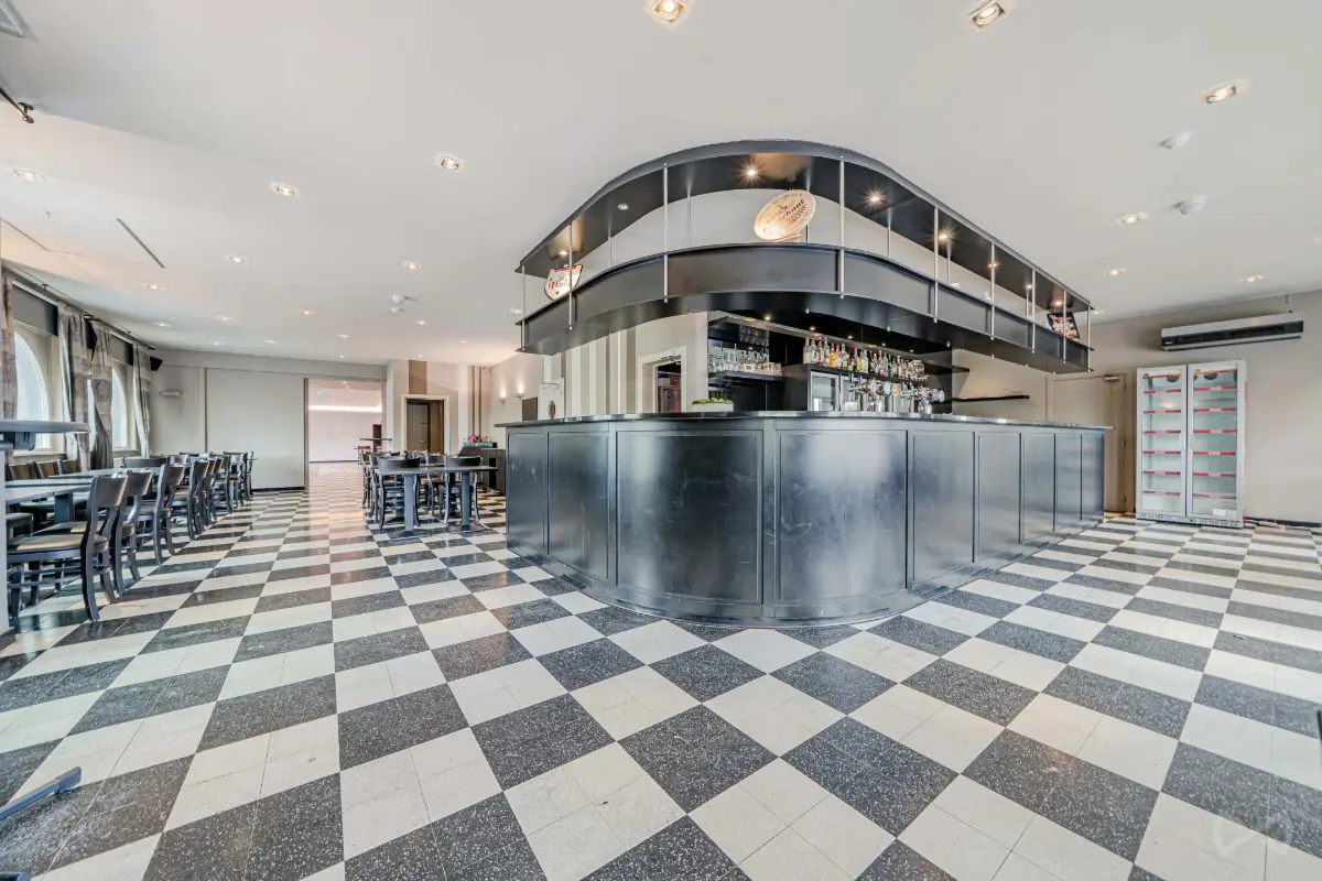 Commerce à vendre à Laplaigne 7622 595000.00€ 3 chambres 850.00m² - annonce 464030