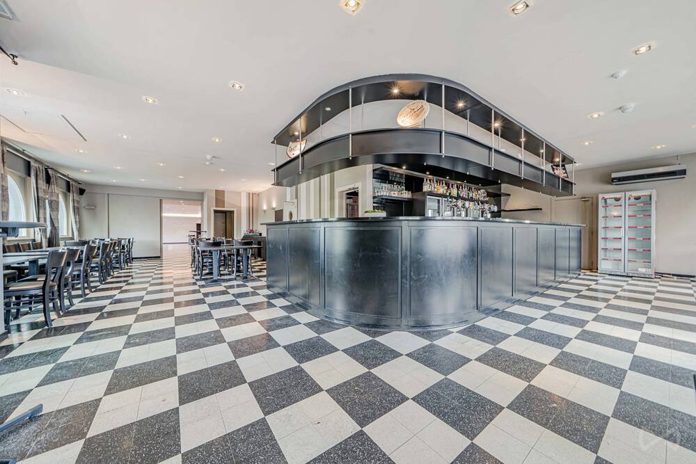 Commerce à vendre à Laplaigne 7622 595000.00€ 3 chambres 850.00m² - annonce 464030