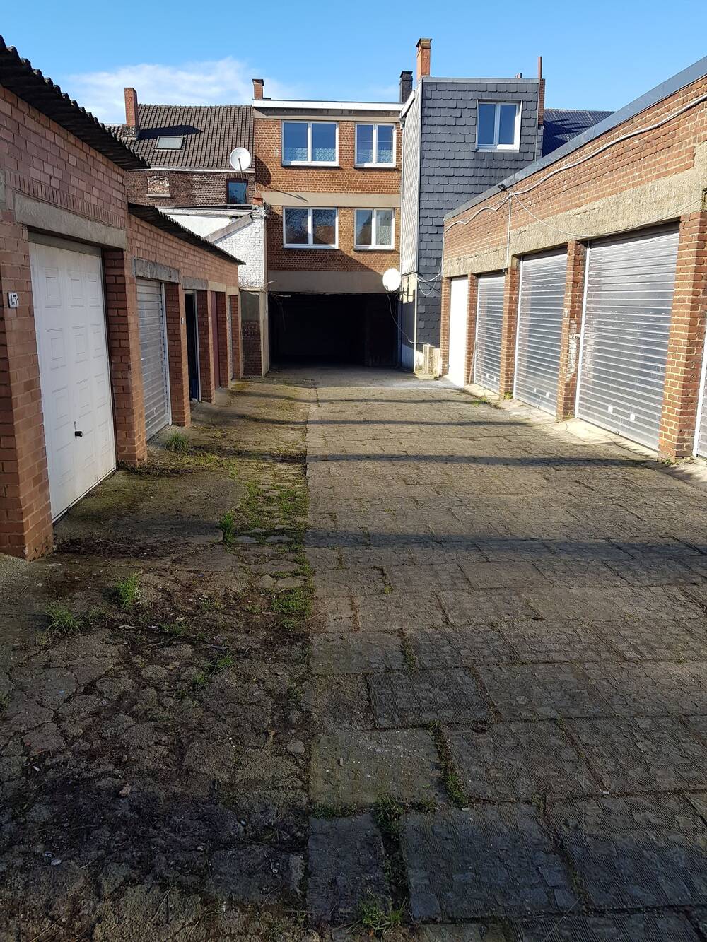 Parking / garage à vendre à Charleroi 6000 235000.00€ chambres m² - annonce 466937