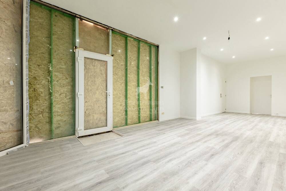 Commerce à louer à Marchienne-au-Pont 6030 870.00€ chambres 45.00m² - annonce 468465