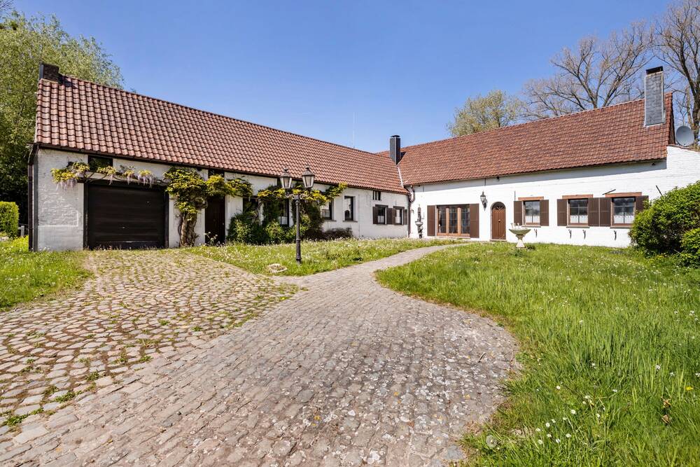 Bungalow à vendre à Bassilly 7830 450000.00€ 4 chambres 502.00m² - annonce 468822