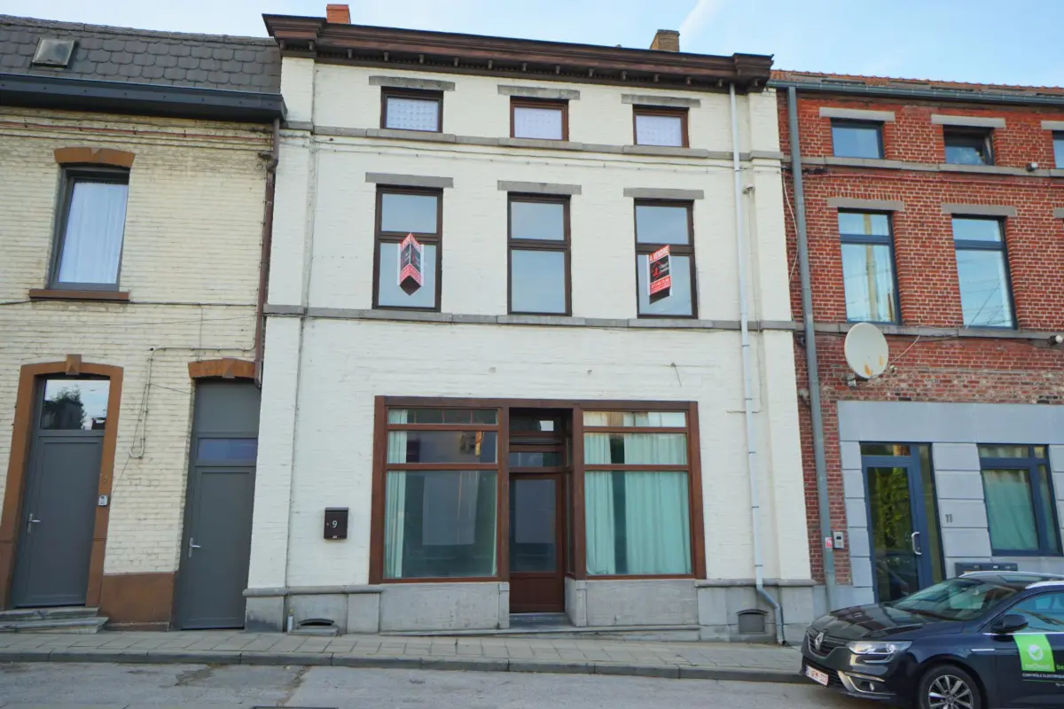 Immeuble de rapport - Immeuble à appartement à vendre à Roux 6044 149000.00€ 4 chambres 241.00m² - annonce 473772