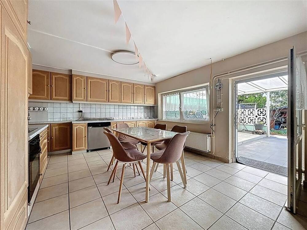 Maison à vendre à Châtelineau 6200 299990.00€ 5 chambres 289.00m² - annonce 471637