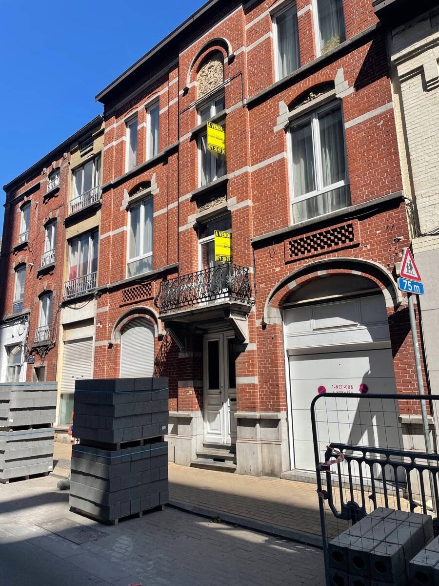 Maison à vendre à Charleroi 6000 239000.00€ 5 chambres 323.00m² - annonce 475425