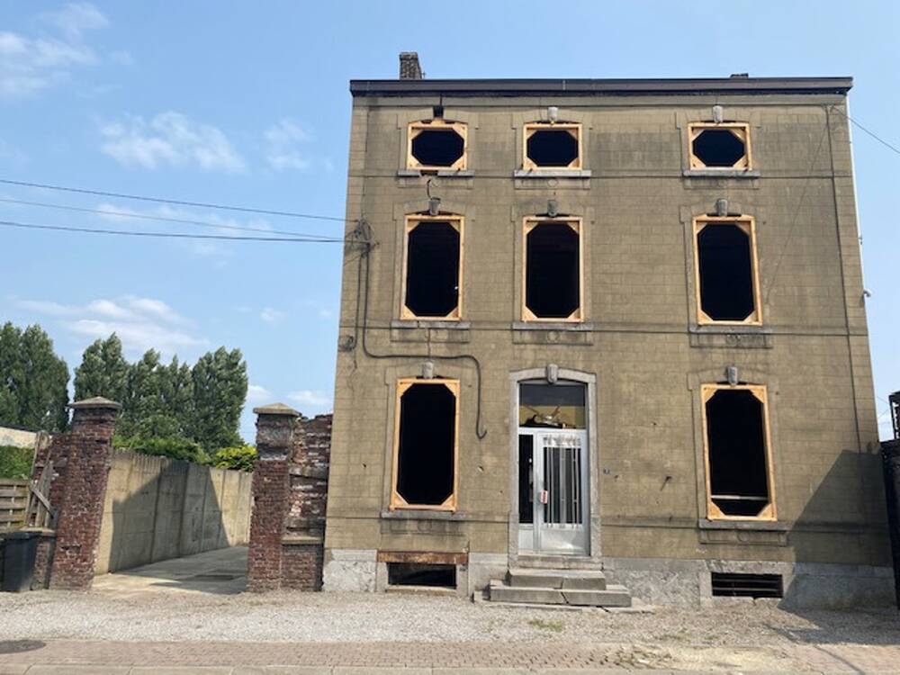 Immeuble de rapport - Immeuble à appartement à à Jemeppe-sur-Sambre 5190 110000.00€ 6 chambres 350.00m² - annonce 481487