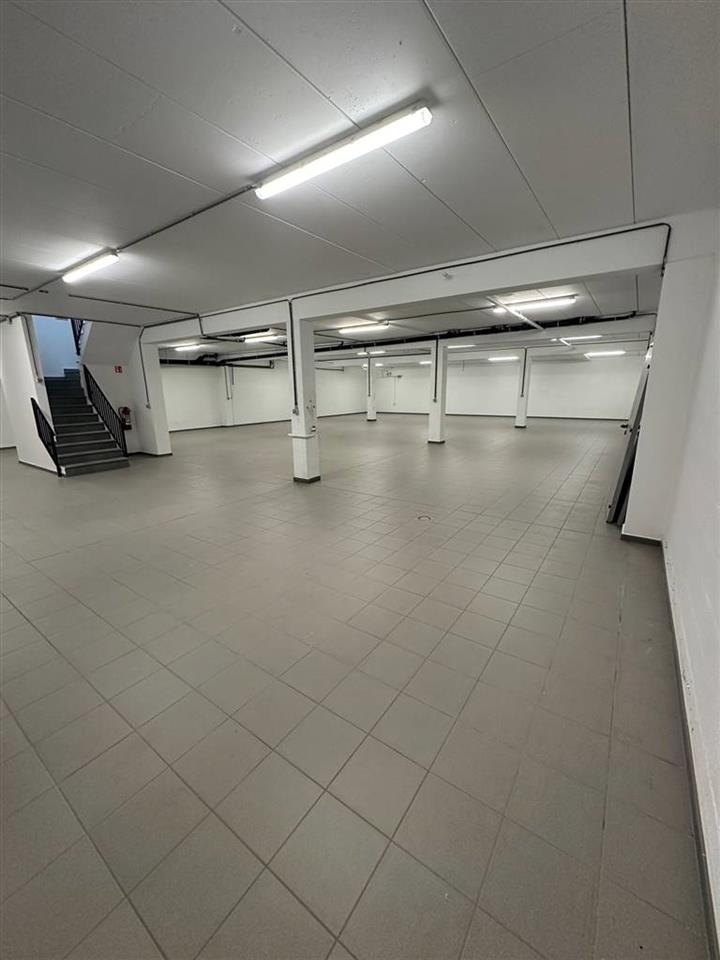 Commerce à louer à Gilly 6060 750.00€ chambres 300.00m² - annonce 481391