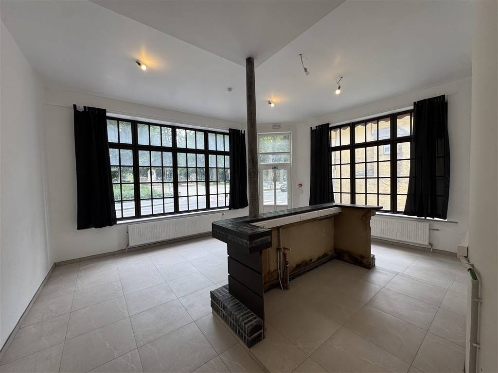 Commerce à louer à Péruwelz 7600 800.00€ chambres 45.00m² - annonce 484519