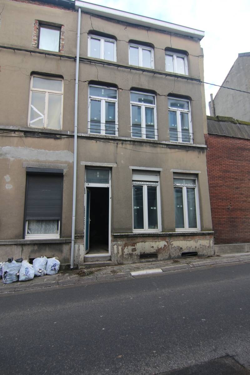 Maison à vendre à Gosselies 6041 60000.00€ 6 chambres 306.00m² - annonce 493263