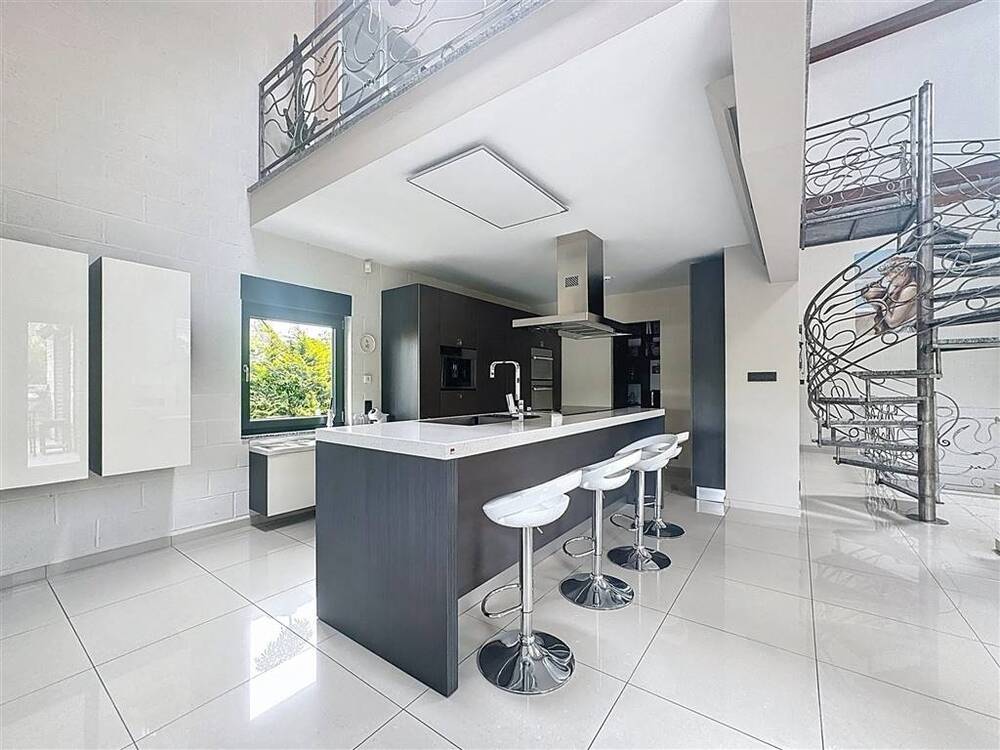 Maison à vendre à Chapelle-lez-Herlaimont 7160 900000.00€ 5 chambres 310.00m² - annonce 528346