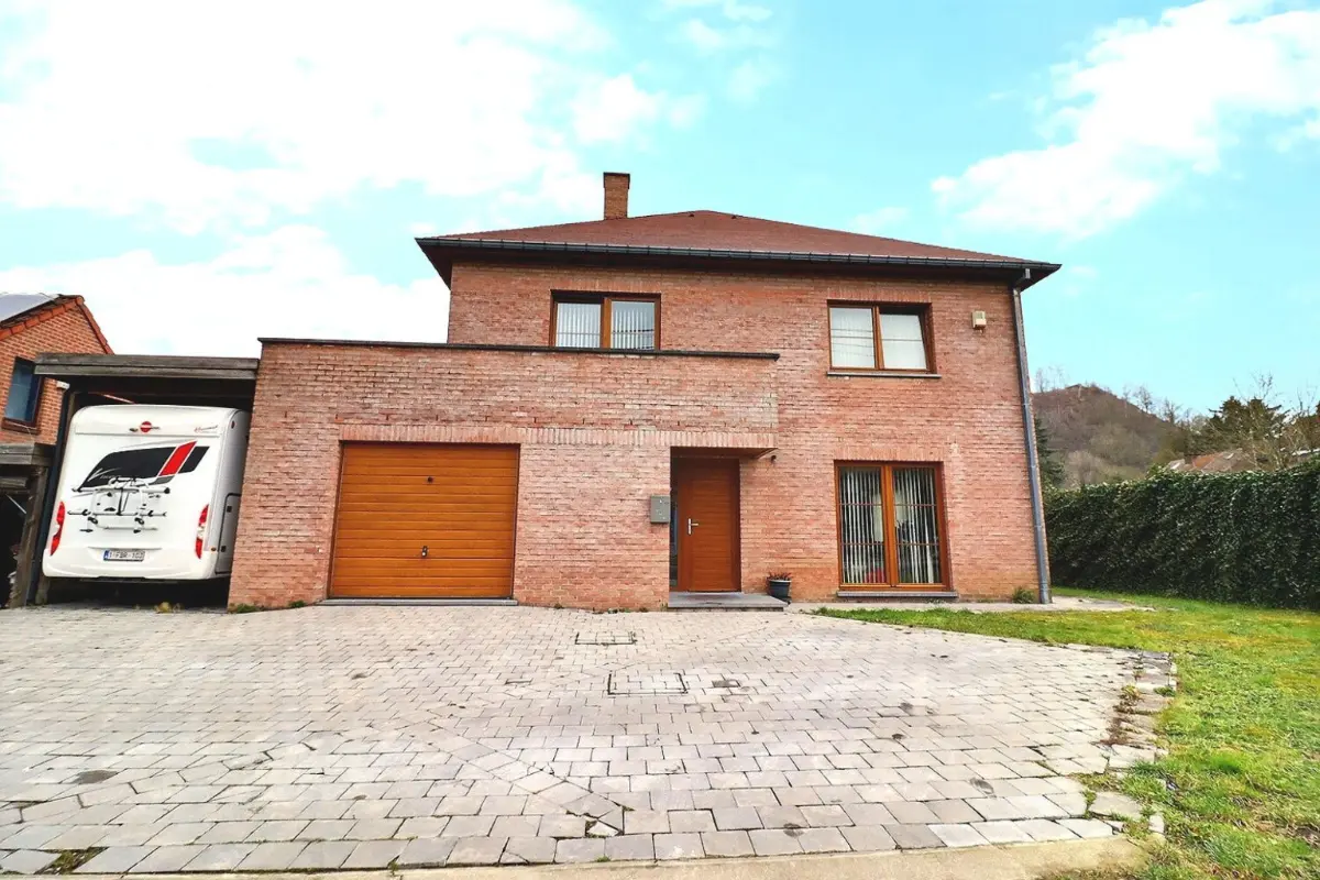 Maison à vendre à Monceau-sur-Sambre 6031 490000.00€ 3 chambres 245.00m² - annonce 503889