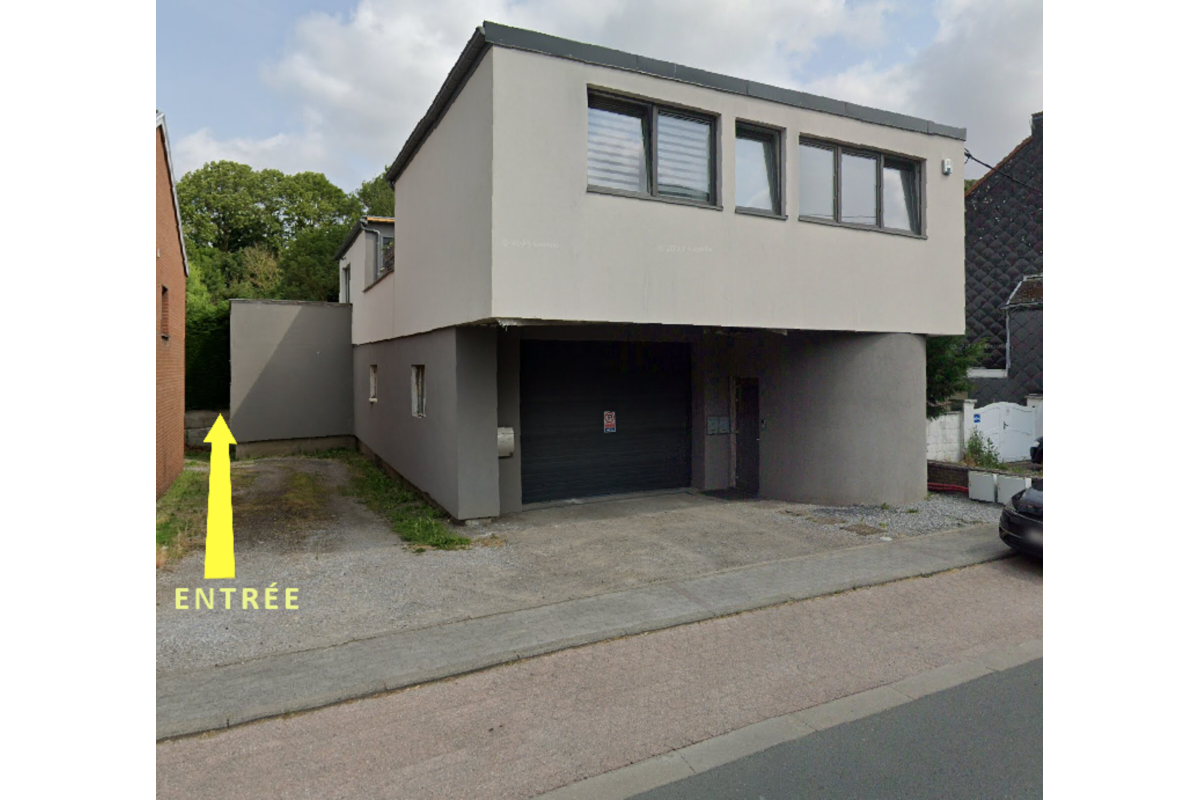 Parking / garage à louer à Roux 6044 300.00€  chambres m² - annonce 501214