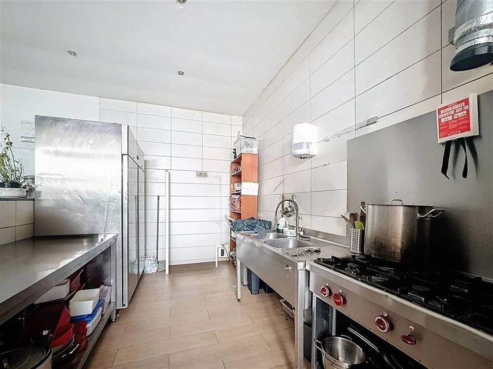 Commerce à vendre à Châtelineau 6200 100000.00€ chambres m² - annonce 499825
