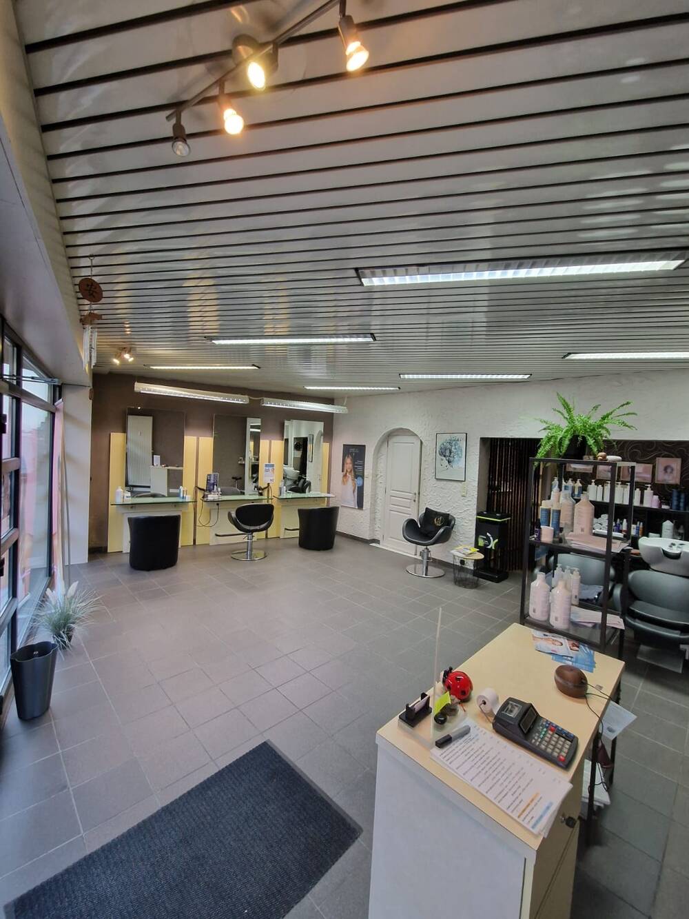 Commerce à vendre à Gilly 6060 150000.00€ 0 chambres m² - annonce 499361