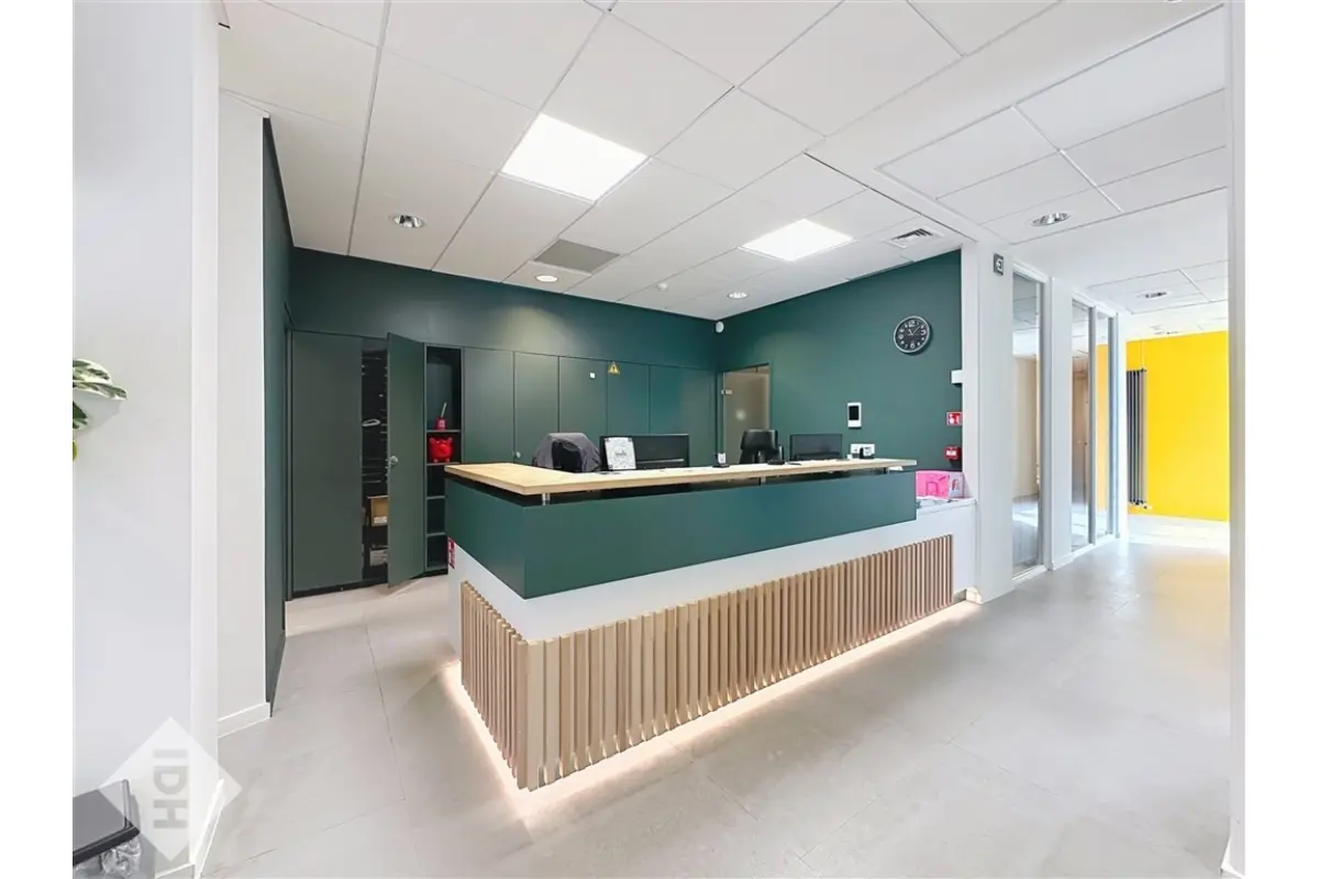 Commerce à  à Tournai 7500 650.00€  chambres 19.00m² - annonce 497665