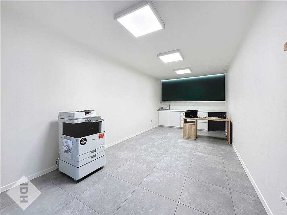 Commerce à louer à Tournai 7500 800.00€ chambres 19.00m² - annonce 497665